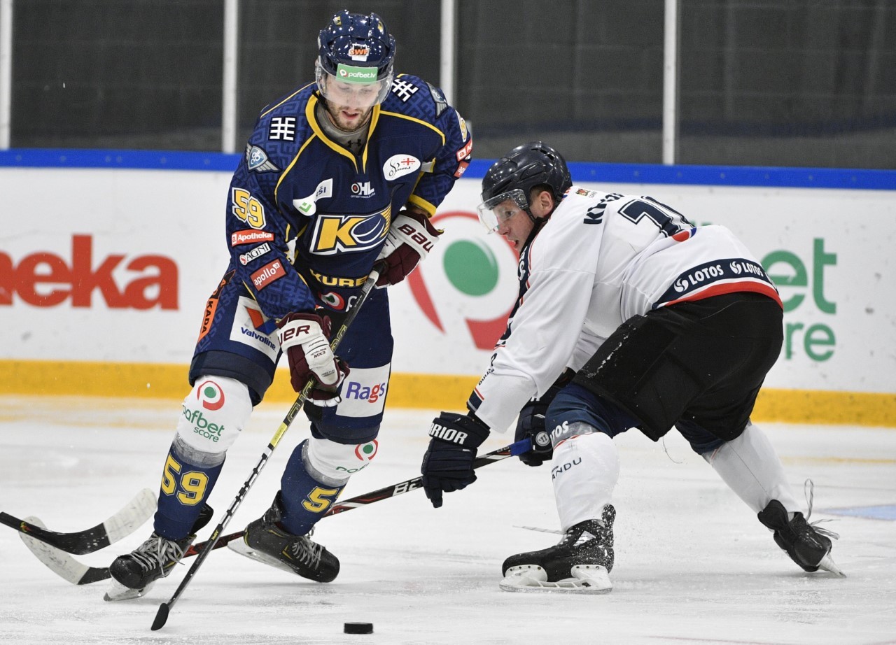 Lauris Bajaruns sagt Hallo zu den Fans